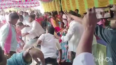 నెక్కొండ: చెన్నారావుపేటలో ఉద్రిక్తత వాతావరణం సర్పంచ్ అభ్యర్థుల ప్రమాణ స్వీకారం లో చెలరేగిన పాటల గొడవ