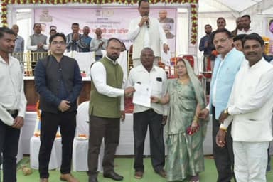 मुंगेली: प्रशासन गांव की ओर: सुशासन सप्ताह में सेतगंगा, डिंडोल व मोहभट्ठा में शिविर, 160 से अधिक आवेदन प्राप्त हुए