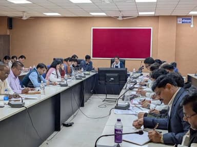 अलीराजपुर: कलेक्टर माथुर ने टीएल बैठक में अधिकारियों को दिए निर्देश: विद्यालय-छात्रावास निरीक्षण कर रिपोर्ट भेजें