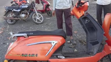 सीहोर: जिले के ग्राम शेखपुरा जोड़ पर सड़क हादसा, बाइक ने स्कूटी को टक्कर मारी, एक गंभीर