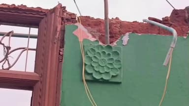 ஆம்பூர்: மேல்மிட்டாளம் பகுதியில் கிறிஸ்துமஸ் பண்டிகை முன்னிட்டு மாமியார் வீட்டிற்கு வர்ணம் பூச சென்ற நபர் மீது மேல்தளசுவர் இடிந்து விழுந்து உயிரிழப்பு