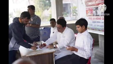 ಸಿಂದಗಿ: ಪಟ್ಟಣದ ಗೃಹ ಕಚೇರಿಯಲ್ಲಿ ಸಾರ್ವಜನಿಕರ ಕುಂದುಕೊರತೆ ಆಲಿಸಿದ ಶಾಸಕ ಅಶೋಕ ಮನಗೂಳಿ