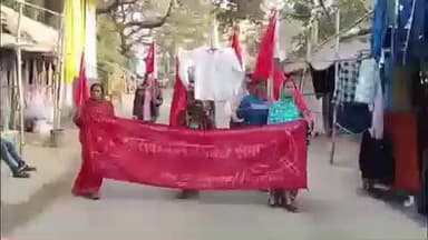 कुंडहित: भाकपा माले ने देशव्यापी विरोध में कुंडहित में रैली निकाली, पीएम का पुतला फूंका