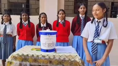 जलडेगा: शहीद हेरमन रास्कर्ट उच्च विद्यालय कुटुंगिया की छात्रा ने बनाई टच स्मार्ट डस्टबिन, बताई खासियत