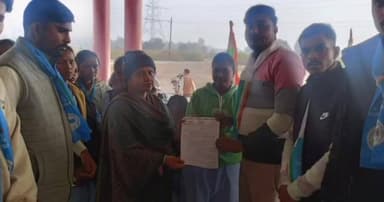 चंदिया: चंदिया शासकीय महाविद्यालय में अव्यवस्थाओं के खिलाफ एनएसयूआई का प्रदर्शन, प्राचार्य को सौंपा ज्ञापन