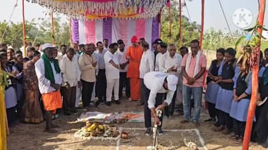 ಅಣ್ಣಿಗೇರಿ: ಅಣ್ಣಿಗೇರಿ ಪಟ್ಟಣದಲ್ಲಿ ಕಾಲೇಜಿನ ಬೋಧನಾ ಕೊಠಡಿ ಹಾಗೂ ಸಭಾಂಗಣ ಕಟ್ಟಡದ ನಿರ್ಮಾಣದ ಕಾಮಗಾರಿಗೆ ಭೂಮಿಪೂಜೆ ನೆರವೇರಿಸಿದ ಶಾಸಕ ಎನ್.ಎಚ್.ಕೋನರಡ್ಡಿ