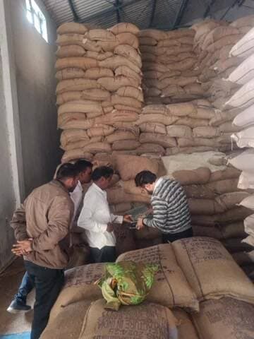 अलीराजपुर: जोबट में SDM वीरेन्द्र सिंह बघेल ने शासकीय उचित मूल्य केंद्र व विद्यालयों का निरीक्षण किया, दिए निर्देश