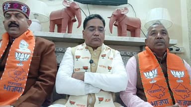 #वीर_बाल_दिवस को लेकर सर्किट हाउस #अजमेर में
कैबिनेट मंत्री सुरेश सिंह रावत व #बीजेपी अजमेर देहात #जिलाध्यक्ष जीतमल प्र...