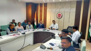 हरदा: हरदा कलेक्टर का निर्देश: नेटवर्क विहीन गांवों में शिक्षकों को ई-अटेंडेंस से छूट, सामुदायिक स्वच्छता परिसर उपयोग में रहें