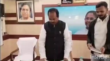 বনগাঁ: বনগাঁ পৌরসভার চেয়ারম্যান হিসেবে দায়িত্ব নিলেন ৫ নাম্বার ওয়ার্ডের কাউন্সিলর দিলীপ মজুমদার