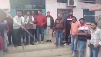 हरदा: नगर पालिका कर्मचारियों को समय पर वेतन न मिलने पर सौंपा गया ज्ञापन