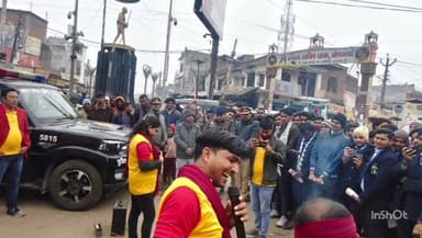 नौतनवा: नौतनवा में पीआरवी पुलिस की टीम ने नुक्कड़ नाटक के माध्यम से आमजन को किया जागरूक