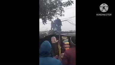 हमीरपुर: मलिकुआ चौराहा में जूता की दुकान में शॉर्ट सर्किट से निकली चिंगारी से लगी आग