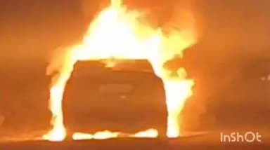 हल्द्वानी: काठगोदाम थाना क्षेत्र के गौलापार में चलती कार बनी आग का गोला, बाल-बाल बचा कार चालक