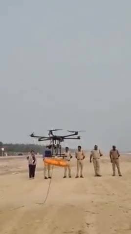 నరసాపురం: పేరుపాలెం బీచ్లో పర్యాటకుల భద్రతకు పోలీసులు డ్రోన్ వ్యవస్థ ట్రయల్ రన్