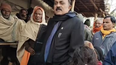 परिहार: कुनैया के अग्निकांड पीड़ित को सिंहवाहिनी मुखिया ने की सहायता