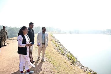 कलेक्टर श्रीमती लीना कमलेश मंडावी ने आज जल संसाधन संभाग मरवाही के अंतर्गत डाहीबहरा जलाशय योजना के तहत निर्माणाधीन नहर ला...