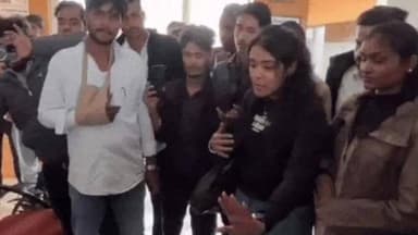 बैरसिया: भोपाल: माखनलाल चतुर्वेदी विश्वविद्यालय के छात्रों का प्रदर्शन