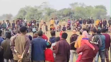 বিনপুর ২: মুচিবাঁধে আয়োজিত মোরগ লড়াই দেখতে ভিড় হল মানুষের