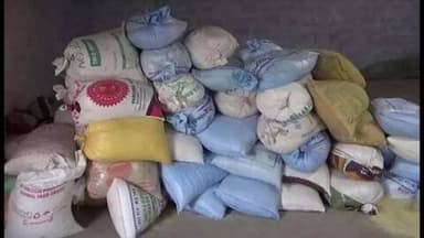 அரக்கோணம்: ராணிப்பேட்டை மாவட்டம் அரக்கோணம் அடுத்த பெருமூச்சு பகுதியில் கேப் ஆரத்தி கிடந்த இரண்டு டன் ரேஷன் அரிசி பறிமுதல்