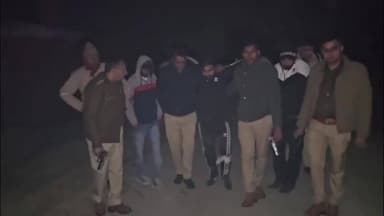 बड़ौत: कंडेरा में महिला के कुंडल छीनने के मामले में 3 आरोपी मुठभेड़ में गिरफ्तार, 1 घायल, कुंडल, गाड़ी, तमंचा व सामान बरामद