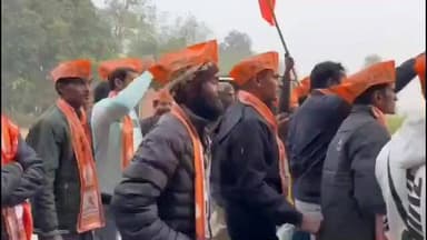 तमकुही राज: बांग्लादेश में हिंदू हत्या के विरोध में कुशीनगर गरजा, तमकुहीराज में राष्ट्रीय बजरंग दल ने किया उग्र प्रदर्शन