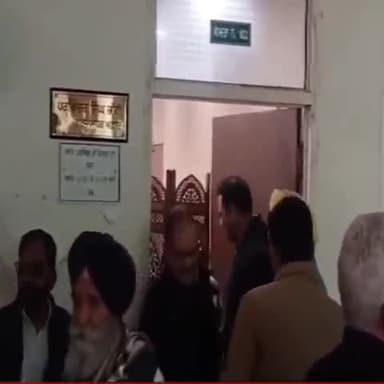 ਡੇਰਾਬਸੀ: ਜ਼ੀਰਕਪੁਰ ਵਿਖੇ ਸਾਬਕਾ ਅਕਾਲੀ ਵਿਧਾਇਕ ਐਨ ਕੇ ਸ਼ਰਮਾ ਨੇ ਸ਼ਹਿਰ ਦੀਆਂ ਮੰਗਾਂ ਸਬੰਧੀ ਨਗਰ ਕੌਂਸਲ ਕਾਰਜ ਸਾਧਕ ਅਫਸਰ ਨੂੰ ਦਿੱਤਾ ਮੰਗ ਪੱਤਰ