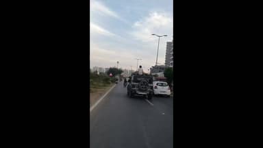 વડોદરા પૂર્વ: વધુ એક લબરમુછીયાએ પોલીસને પડકાર ફેંક્યો, ચાલુ કારે સ્ટંટ કરી જીવ જોખમમાં મૂક્યો