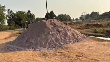 बड़ा मलेहरा: उपस्वास्थ्य केंद्र निर्माण में घटिया सामग्री का आरोप, ₹65 लाख की योजना पर उठे सवाल