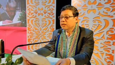 সমবায় দফতরের উদ্যোগে একদিনের কর্মশালা আর সি এস রেজিস্টার অফ কো অপারেটিভের। ভাষণ দশরথ দেববর্মা।