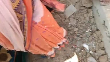 কংক্রিট ট্রাক মিক্সারের সাথে অটোর সংঘর্ষ আগরতলা আশ্রম চৌমুহনিতে। আহত শিশু এবং মহিলা। পালিয়ে যায় ট্রাক মিক্সারের চালক।