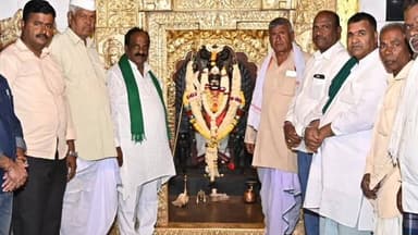 ಅಣ್ಣಿಗೇರಿ: ಅಣ್ಣಿಗೇರಿ ತಾಲೂಕಿನ ಶಲವಡಿ ಗ್ರಾಮದ ಶ್ರೀ ವೀರಭದ್ರೇಶ್ವರ ಜಾತ್ರಾ ಮಹೋತ್ಸವದಲ್ಲಿ ಭಾಗವಹಿಸಿದ ಶಾಸಕ ಎನ್ ಎಚ್ ಕೋನರಡ್ಡಿ