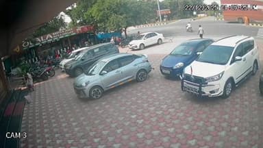 கள்ளக்குறிச்சி: தியாகதுருகம் புறவழிச் சாலையைக் கடந்த ஆட்டோ மீது கார் மோதிய விபத்தின் சிசிடிவி காட்சி வெளியாகி பரபரப்பு