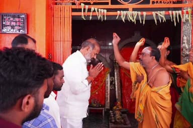 వేములవాడ: అగ్రహారం ఆంజనేయ స్వామి వారి ఆలయంలో పూజలు చేసిన వేములవాడ ఎమ్మెల్యే ఆది శ్రీనివాస్