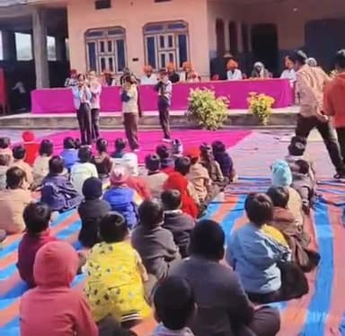 बेरोज विद्यालय में भामाशाह ने 250 विद्यार्थियों को गर्म जैकेट वितरित किए, विद्यालय प्रबंधन ने किया अभिनंदन