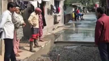 সোনারপুর: বনহুগলী ১ নম্বর গ্রাম পঞ্চায়েতের নতুন পাড়া এলাকায় ঢালাই রাস্তা নির্মাণের কাজ শুরু করা হয়