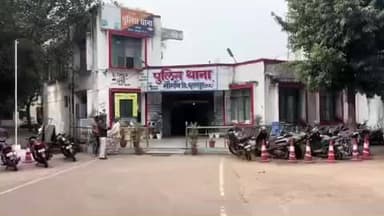 नौगांव: नौगांव में खेलते-खेलते रास्ता भटकी 5 वर्षीय बच्ची को डायल 112 के जवानों ने परिजनों से मिलाया