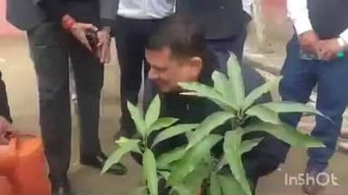 खगड़िया: बलुआही स्थित बापू मिडिल स्कूल में नीति आयोग के प्रभारी ने किया पौधरोपण