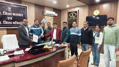 अनूपगढ़: पीडब्ल्यूडी विभाग के अधिकारियों ने एडीएम कार्यालय पर अधिकारी के साथ मारपीट के विरोध में किया प्रदर्शन