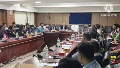 পশ্চিম যোৰহাট: জিলা আয়ুক্তৰ কাৰ্যালয়ত অতিৰিক্ত জিলা আয়ুক্তৰ উপস্থিতিত DCC/ DLRC সমিতিৰ বৈঠক অনুষ্ঠিত