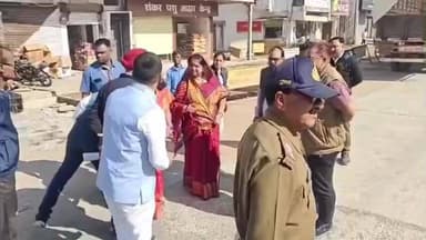 बालाघाट: सरेखा ओवरब्रिज के पास हादसों का खतरा, विधायक अनुभा मुंजारे ने निरीक्षण कर डिवाइडर न होने पर जताई आपत्ति