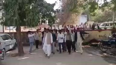 धरियावद: यूथ कांग्रेस धरियावद ने विभिन्न मांगों को लेकर किया प्रदर्शन, SDM को सौंपा ज्ञापन