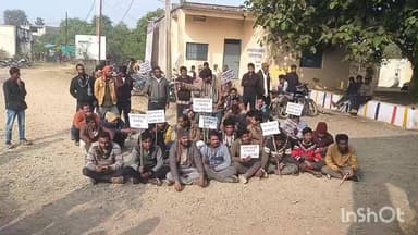 अमानगंज: अधूरी सड़क निर्माण को लेकर बमुरहा के ग्रामीणों का विरोध, तहसील कार्यालय में सौंपा आवेदन