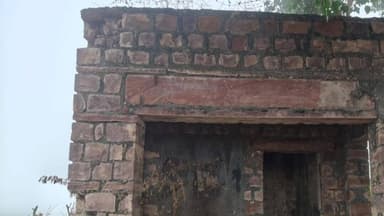 इंद्रगढ़: चम्बल की नहर के गुहाटा हेड पर जर्जर भवन बना हादसे का खतरा, ग्रामीणों ने मरम्मत की उठाई मांग