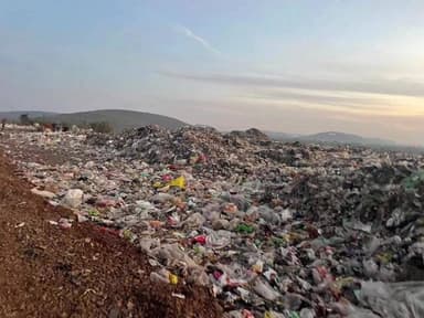 नरसिंहगढ़: नरसिंहगढ़ के शंकरपुर पहाड़ी पर कचरा देख आप ने किया निरीक्षण, उचित प्रबंधन का दिया आश्वासन