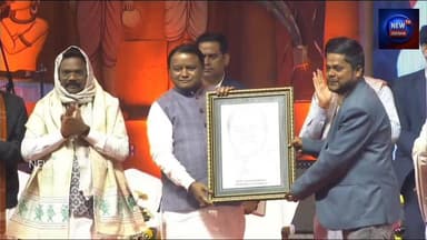 #ସାମ୍ବାଦିକଙ୍କ_ପେନ୍_ସିଲ୍_ଆର୍ଟରେ_ମୁଖ୍ୟମନ୍ତ୍ରୀ
Chief Minister of Odisha Mohan Charan Majhi and Koraput Collector Manoj Saty...