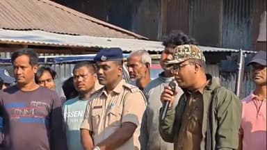 হলদিবাড়ি: বাল্য বিবাহ প্রতিরোধে জেলা পুলিশের নির্দেশে কুচলিবাড়ি থানার একাধিক গুরুত্বপূর্ণ স্থানে সচেতনতা শিবির