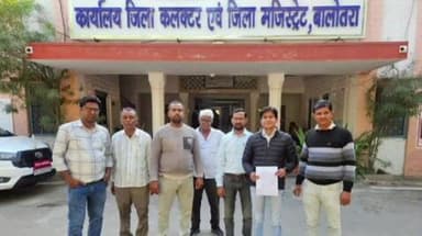 पचपदरा: एनएचएम संविदा कार्मिकों ने नियमितिकरण को लेकर सरकार से त्वरित निर्णय की मांग की, सौंपा ज्ञापन