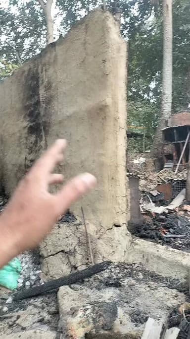 সাওড়িয়া গ্রামে বাড়িতে আগুন লেগে একিই পরিবারের চারজনের মৃ/ত্যু | গ্রাউন্ড জিরো থেকে সরাসরি