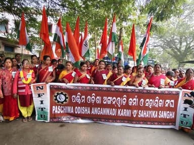 #ଜିଲ୍ଲାପାଳଙ୍କ କାର୍ଯ୍ୟାଳୟ ଘେରିଲେ #ଅଙ୍ଗନବାଡି_କର୍ମୀ
#ବରଗଡ଼_୨୨_୧୨_ପଟିଭି
ସ୍ଥାନୀୟ ଅଗ୍ରଗାମୀ ଯୁବକ ସଂଘ ସମ୍ମୁଖରୁ ଏକ ବିଶାଳ ଶୋଭାଯା...